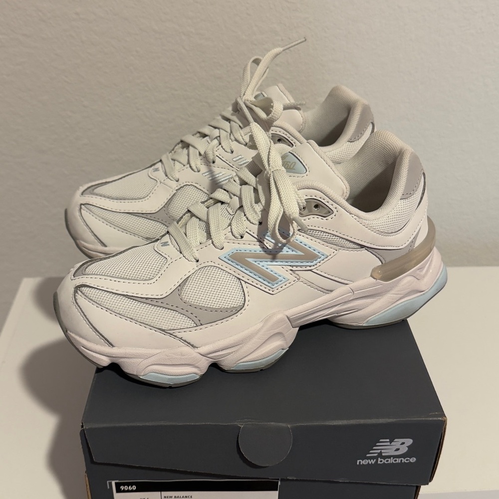 New Balance Women's White and Light Blue Chunky Sneaker